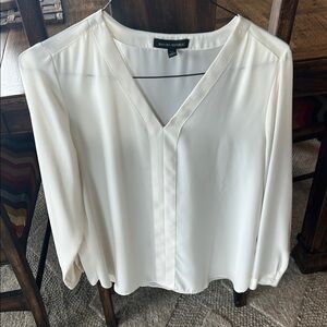 Banana Republic White V neck large